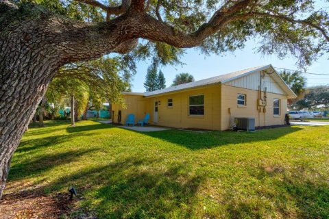 House in New Smyrna Beach, Florida 4 bedrooms, 167.22 sq.m. № 2103403 - photo 22