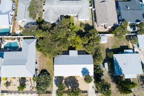House in New Smyrna Beach, Florida 4 bedrooms, 167.22 sq.m. № 2103403 - photo 25