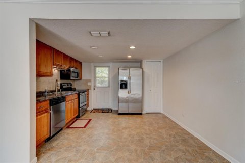 House in New Smyrna Beach, Florida 4 bedrooms, 167.22 sq.m. № 2103403 - photo 5