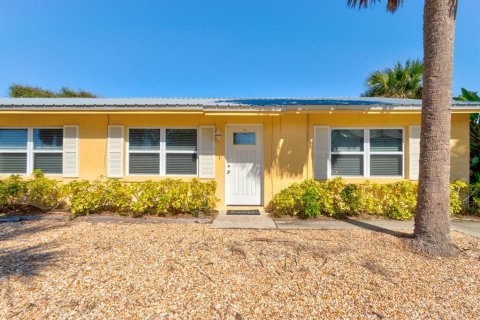 House in New Smyrna Beach, Florida 4 bedrooms, 167.22 sq.m. № 2103403 - photo 12