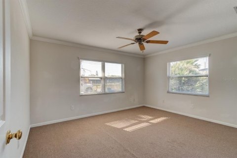 House in New Smyrna Beach, Florida 4 bedrooms, 167.22 sq.m. № 2103403 - photo 6
