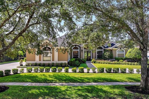 House in Winter Springs, Florida 4 bedrooms, 239.13 sq.m. № 1835044 - photo 1