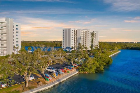 Condo in Sarasota, Florida, 2 bedrooms  № 1733828 - photo 5