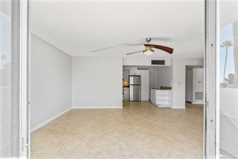 Condo in Tampa, Florida, 1 bedroom № 2394390 - photo 13