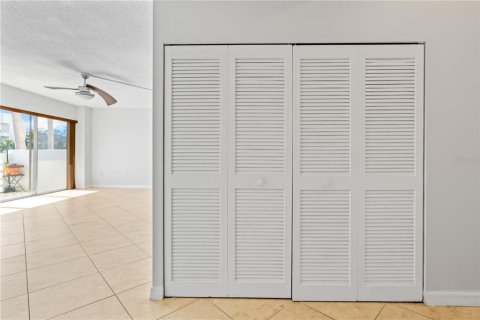 Condo in Tampa, Florida, 1 bedroom № 2394390 - photo 3