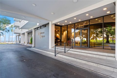Condo in Tampa, Florida, 1 bedroom № 2394390 - photo 25