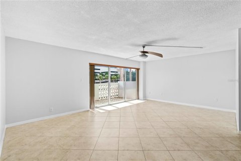 Condo in Tampa, Florida, 1 bedroom № 2394390 - photo 4
