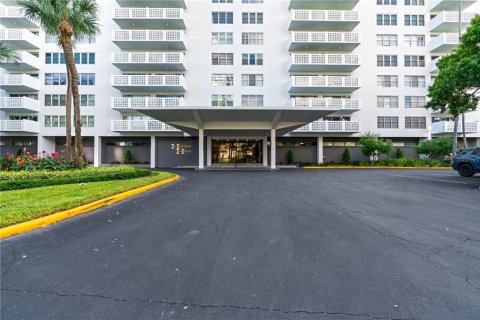 Condo in Tampa, Florida, 1 bedroom № 2394390 - photo 24