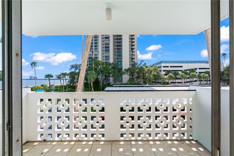 Condo in Tampa, Florida, 1 bedroom № 2394390 - photo 14
