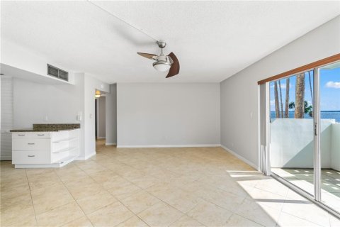 Condo in Tampa, Florida, 1 bedroom № 2394390 - photo 5