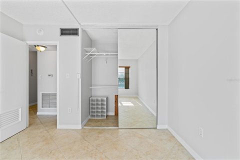 Condo in Tampa, Florida, 1 bedroom № 2394390 - photo 19