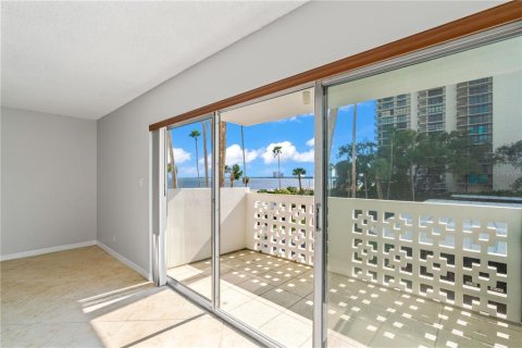 Condo in Tampa, Florida, 1 bedroom № 2394390 - photo 15