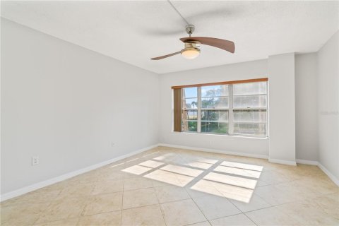Condo in Tampa, Florida, 1 bedroom № 2394390 - photo 20