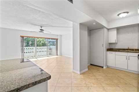 Condo in Tampa, Florida, 1 bedroom № 2394390 - photo 7