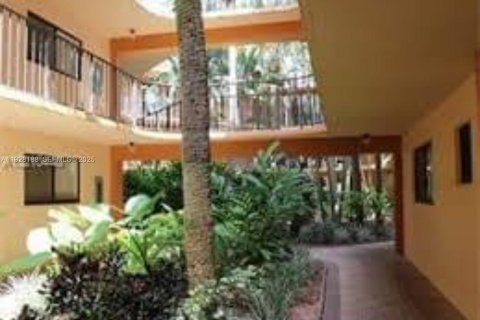 Снять в аренду кондоминиум в Майами, Флорида 2 спальни, 89.65м2, № 1988296 - фото 2