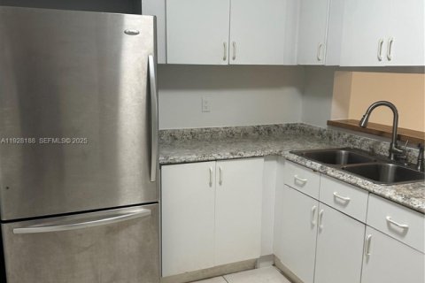 Снять в аренду кондоминиум в Майами, Флорида 2 спальни, 89.65м2, № 1988296 - фото 10