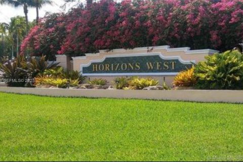 Снять в аренду кондоминиум в Майами, Флорида 2 спальни, 89.65м2, № 1988296 - фото 1