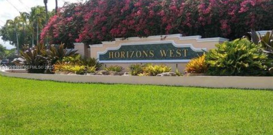 Кондоминиум с 2 спальнями в Майами, Флорида № 1988296