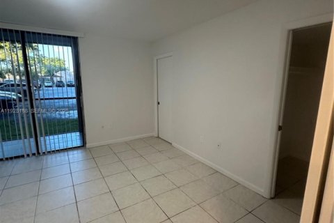 Снять в аренду кондоминиум в Майами, Флорида 2 спальни, 89.65м2, № 1988296 - фото 13