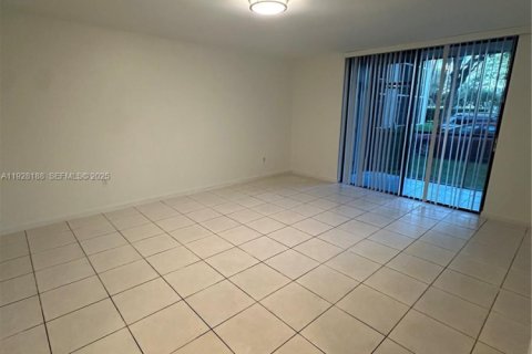 Снять в аренду кондоминиум в Майами, Флорида 2 спальни, 89.65м2, № 1988296 - фото 6