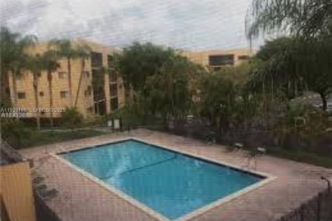 Снять в аренду кондоминиум в Майами, Флорида 2 спальни, 89.65м2, № 1988296 - фото 3