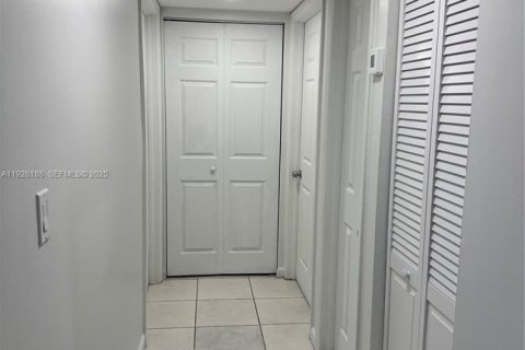 Снять в аренду кондоминиум в Майами, Флорида 2 спальни, 89.65м2, № 1988296 - фото 7