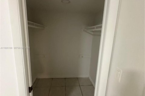 Снять в аренду кондоминиум в Майами, Флорида 2 спальни, 89.65м2, № 1988296 - фото 12