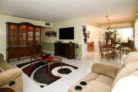 Condo in Deerfield Beach, Florida, 2 bedrooms  № 1935820 - photo 4