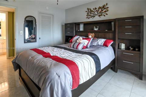 Condo in Deerfield Beach, Florida, 2 bedrooms  № 1935820 - photo 28