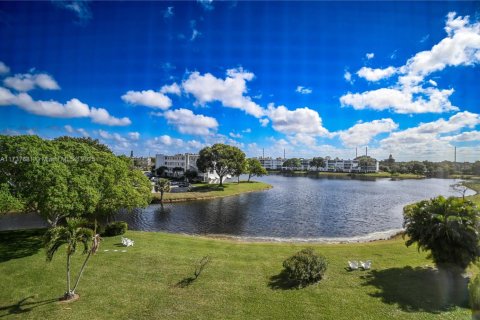 Condominio en venta en Deerfield Beach, Florida, 2 dormitorios, 92.9 m2 № 1935820 - foto 1