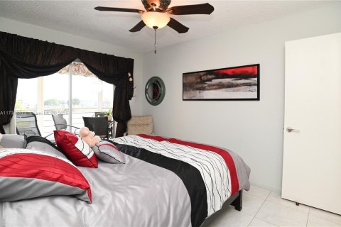 Condo in Deerfield Beach, Florida, 2 bedrooms  № 1935820 - photo 30