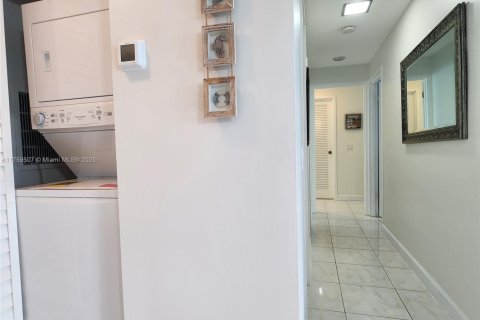 Copropriété à louer à Hollywood, Floride: 2 chambres, 104.05 m2 № 1937019 - photo 16