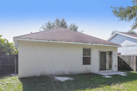 Villa ou maison à louer à Apollo Beach, Floride: 4 chambres, 119.1 m2 № 1905096 - photo 13