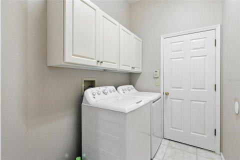 House in Tampa, Florida 3 bedrooms, 188.5 sq.m. № 1884426 - photo 25