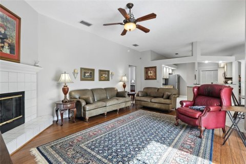 House in Tampa, Florida 3 bedrooms, 188.5 sq.m. № 1884426 - photo 11