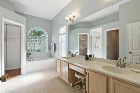 House in Tampa, Florida 3 bedrooms, 188.5 sq.m. № 1884426 - photo 15