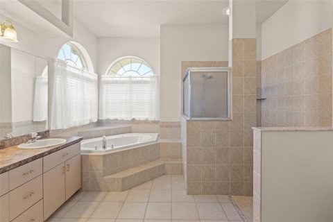 House in Spring Hill, Florida 4 bedrooms, 284.84 sq.m. № 1721442 - photo 18