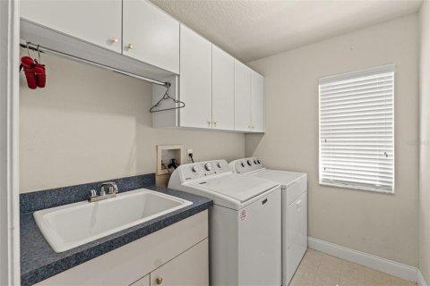 House in Spring Hill, Florida 4 bedrooms, 284.84 sq.m. № 1721442 - photo 21