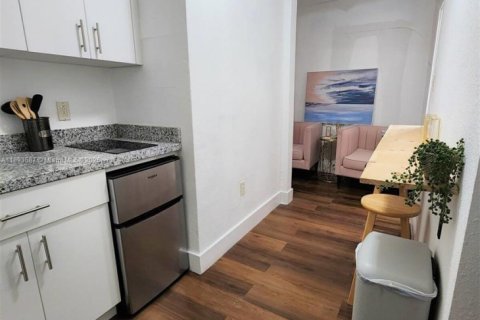 House in Miami, Florida 4 bedrooms, 121.98 sq.m. № 1946989 - photo 11