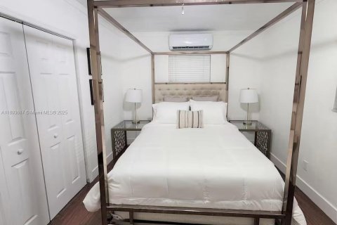 House in Miami, Florida 4 bedrooms, 121.98 sq.m. № 1946989 - photo 17