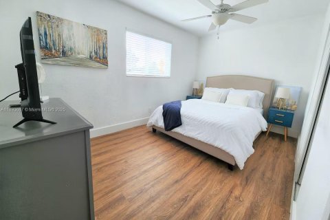 House in Miami, Florida 4 bedrooms, 121.98 sq.m. № 1946989 - photo 14