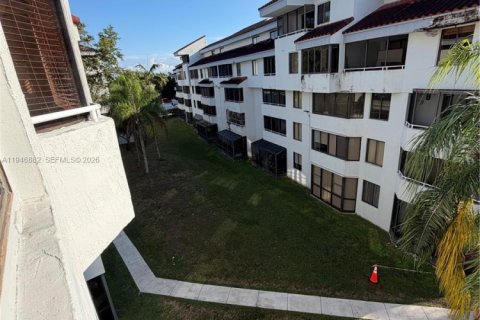 Condo in Miami, Florida, 2 bedrooms  № 2003069 - photo 30