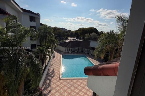 Condo in Miami, Florida, 2 bedrooms  № 2003069 - photo 24