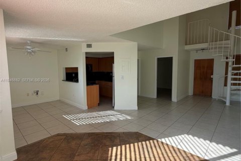 Condo in Miami, Florida, 2 bedrooms  № 2003069 - photo 2