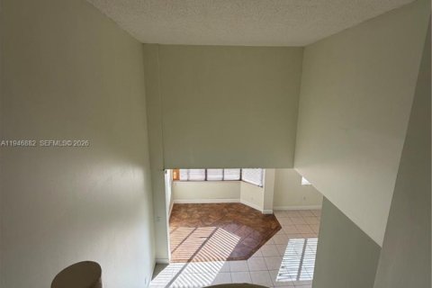 Condo in Miami, Florida, 2 bedrooms  № 2003069 - photo 12