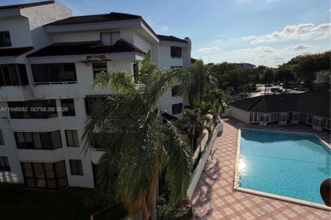 Condo in Miami, Florida, 2 bedrooms  № 2003069 - photo 25