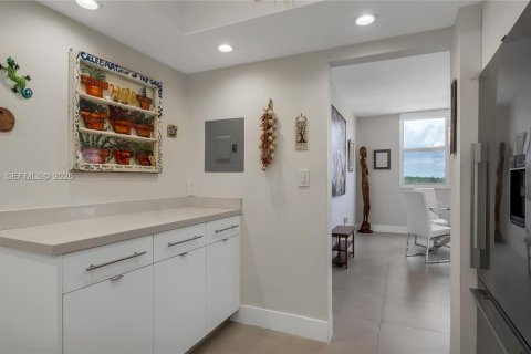 Condo in Sunny Isles Beach, Florida, 2 bedrooms № 2073652 - photo 8