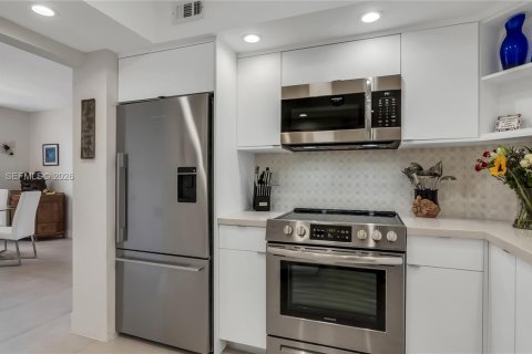 Condo in Sunny Isles Beach, Florida, 2 bedrooms № 2073652 - photo 7