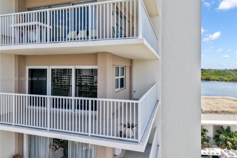 Condo in Sunny Isles Beach, Florida, 2 bedrooms № 2073652 - photo 5