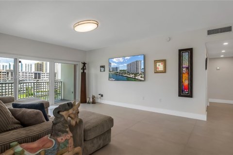 Condo in Sunny Isles Beach, Florida, 2 bedrooms № 2073652 - photo 16